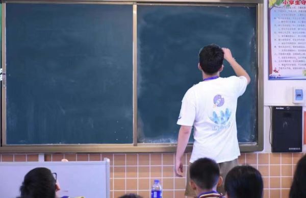 墨韻悠長，篤學(xué)尚行 ——嶺南師范學(xué)院“山河承宇”社會實踐隊開展書法課程