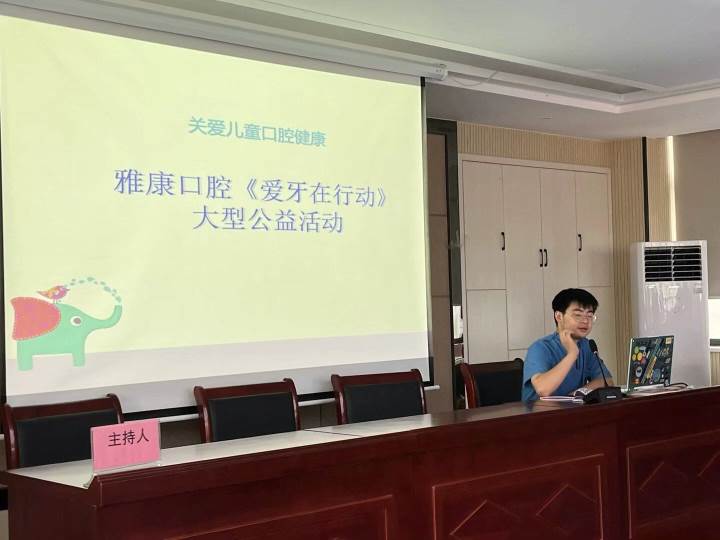 手牽手愛衛(wèi)生，心連心文明行