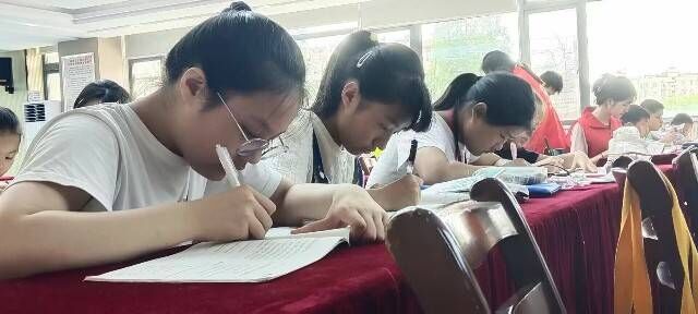 安徽學(xué)子三下鄉(xiāng)：志愿實踐送溫暖，衛(wèi)生知識進社區(qū)