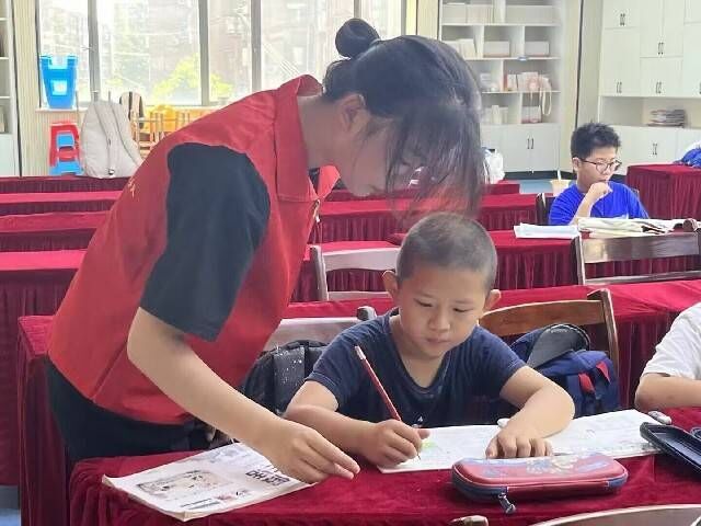 安徽學(xué)子三下鄉(xiāng)：紅色浸童心，童心永向黨