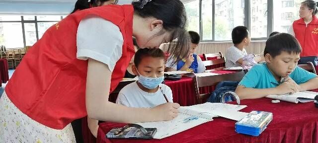 安徽學(xué)子三下鄉(xiāng)：學(xué)交通知識，揚安全之帆