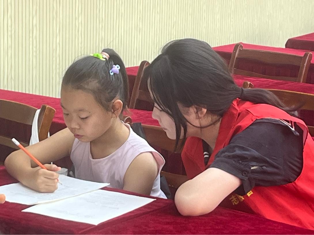 安徽學(xué)子三下鄉(xiāng)：牙科義診進社區(qū) 口腔保健暖人心