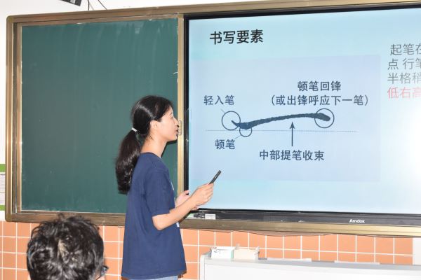 傳承中國漢字，書法走進課堂 --嶺南師范學(xué)院“山河承宇”社會實踐隊開展硬筆書法特色課程