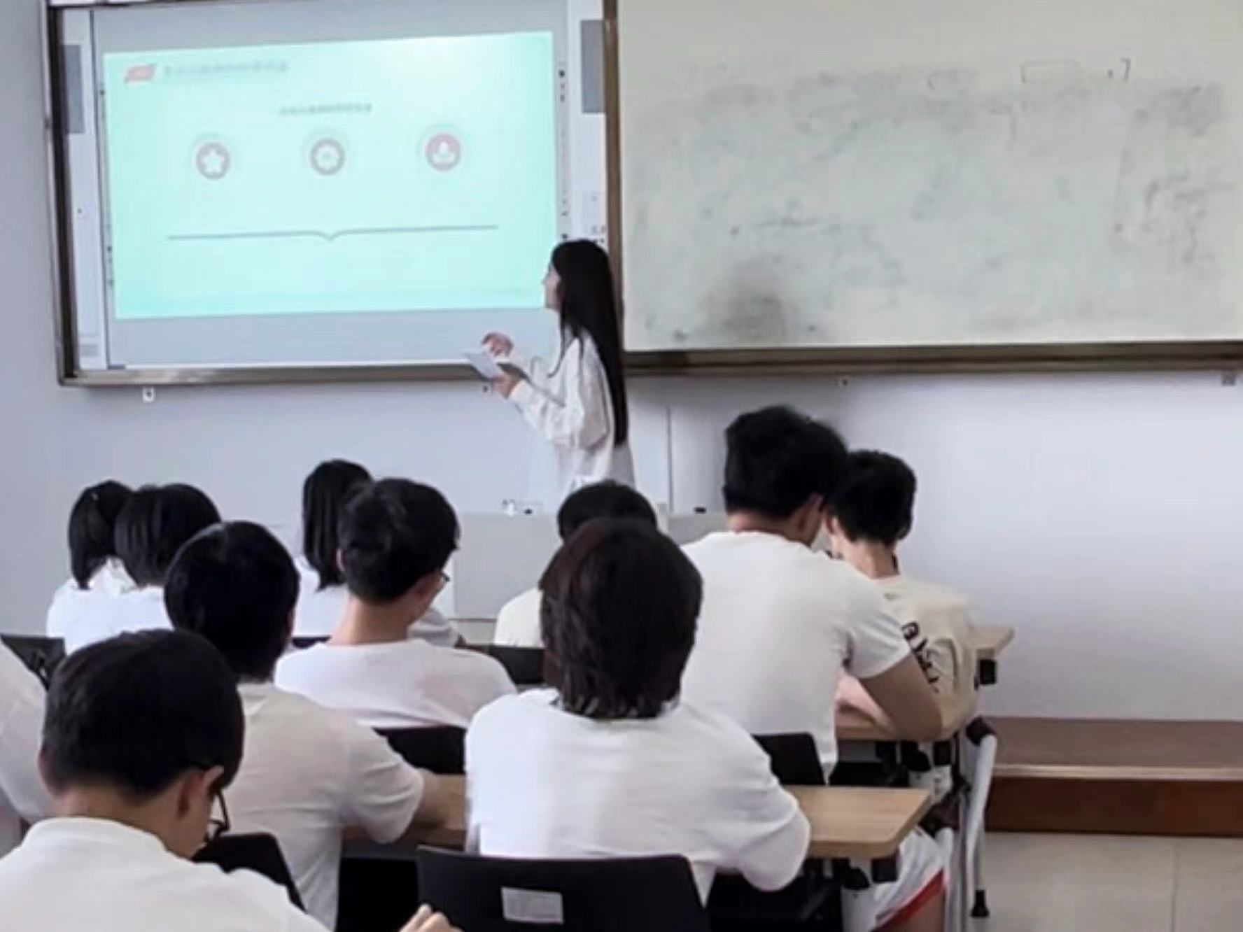 浙郵學子三下鄉：傳承紅色基因，綻放青春的炫麗之花