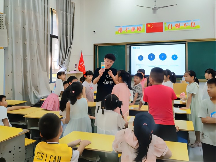 【青春建功，實(shí)踐鑄魂】童心相伴同行，共鑄七彩假期——中南大學(xué)湘雅公共衛(wèi)生學(xué)院教育關(guān)愛暑期社會(huì)實(shí)踐活動(dòng)正式開始！