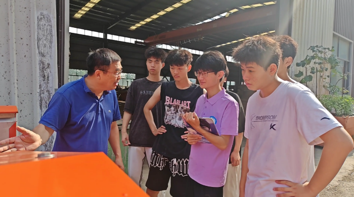 躋身農(nóng)機第一線，喜看農(nóng)業(yè)新氣象----煙臺大學(xué)機電學(xué)院“荷”芯力實踐隊進工廠實地調(diào)研