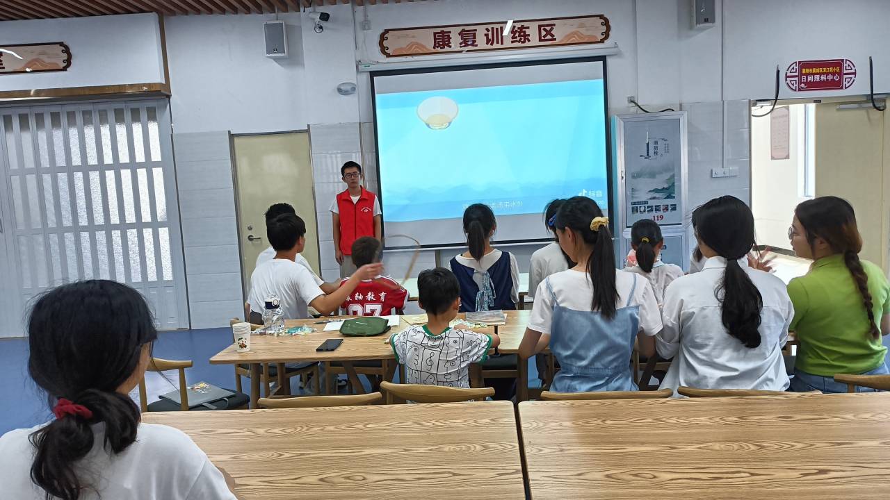 學習與玩耍相結合，構建多彩暑假