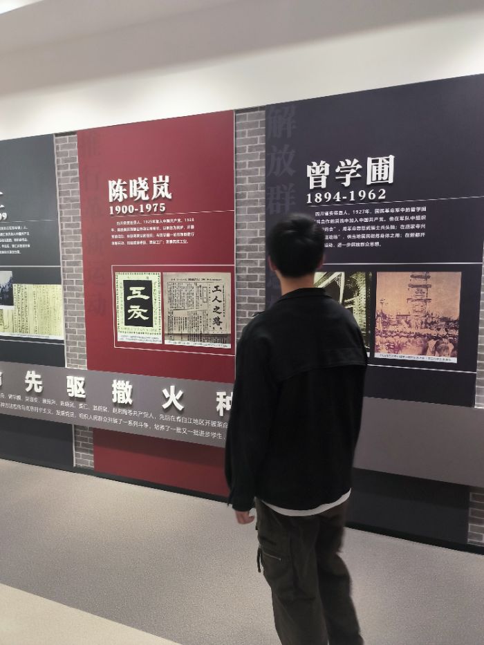 英雄烈士永垂不朽-電氣信息學院赴青白江區英烈紀念園開展三下鄉實踐活動