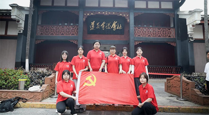 重走長征路，奮斗正當時——西安工業大學藝術與傳媒學院“追紅·尋跡”實踐隊