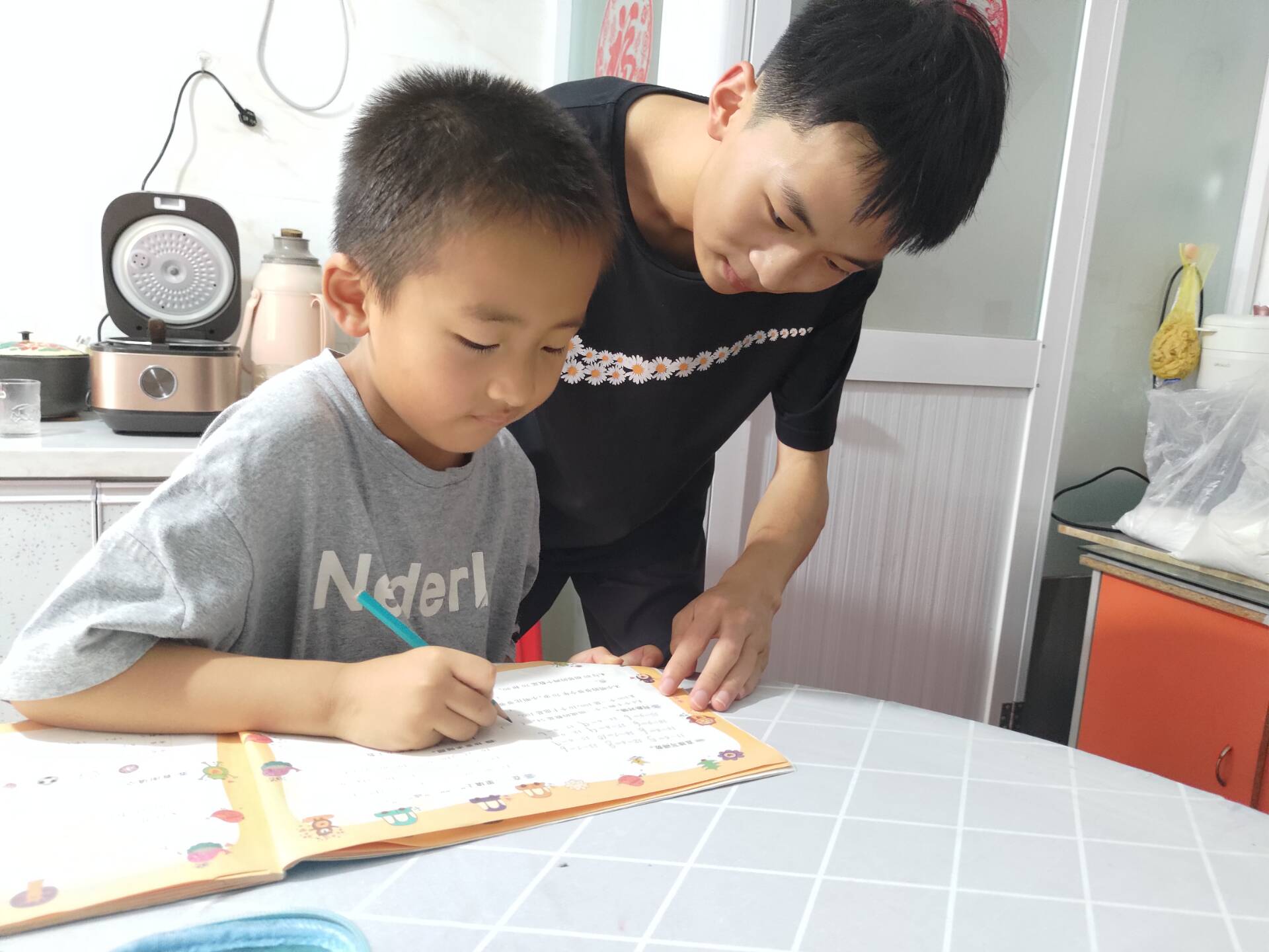 情牽留守，愛暖童心——關(guān)注留守兒童