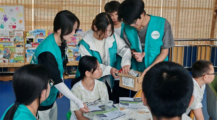 童心解種語，稚手育新生