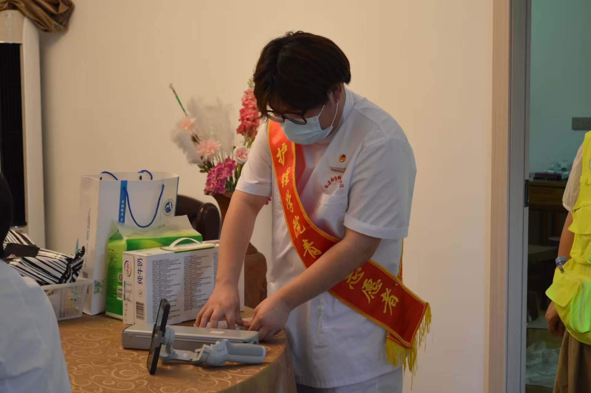 志愿義診進(jìn)社區(qū)，守護(hù)銀齡健康情