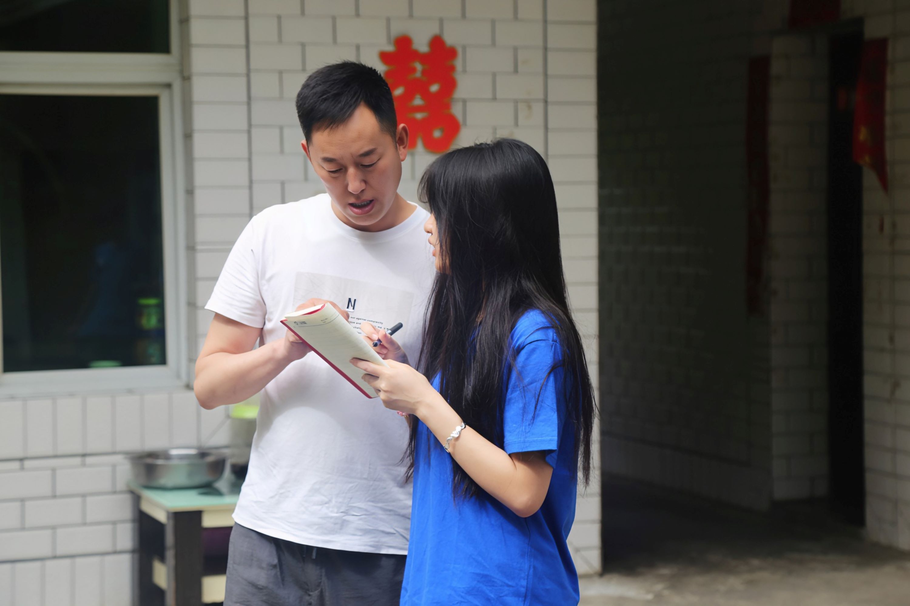 成理學子三下鄉：探訪歲月印記，致敬黨員風采