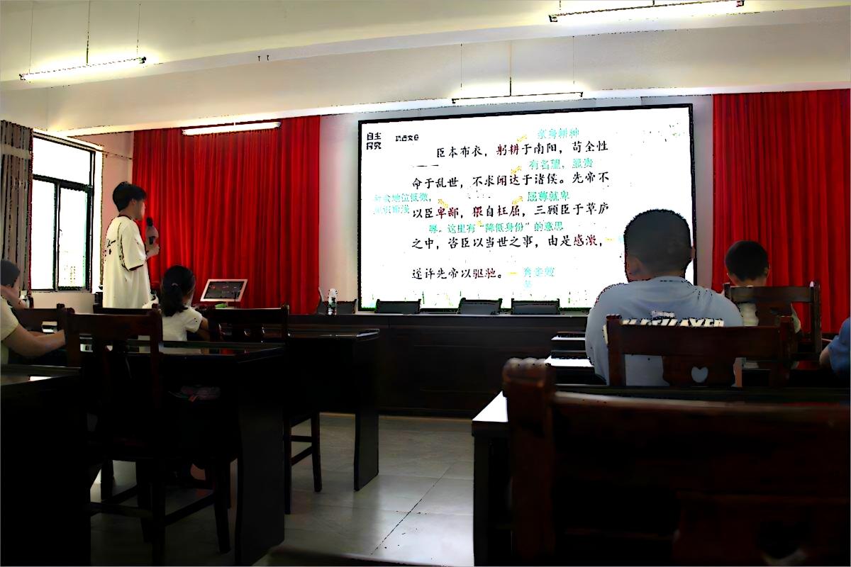 品文言韻味，習古人風采 ——武漢紡織大學外經貿學院學子“三下鄉”開展“走進文言文”趣味課堂