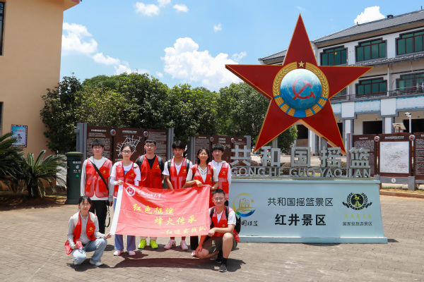紅跡實(shí)踐隊(duì)引領(lǐng)百名親子共憶長征：歷史教育與心靈洗禮在定陶新華書店舉行