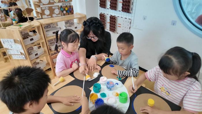 蘇州城市學院繪夢青禾實踐團攜手望亭實驗幼兒園：藝術播種助力幼兒美育啟蒙