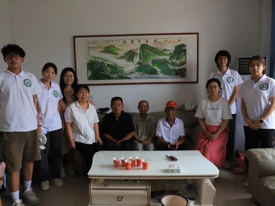 質量檢測與管理系2024年暑期“三下鄉”社會實踐團開展“讀懂中國”走訪慰問“五老”活動