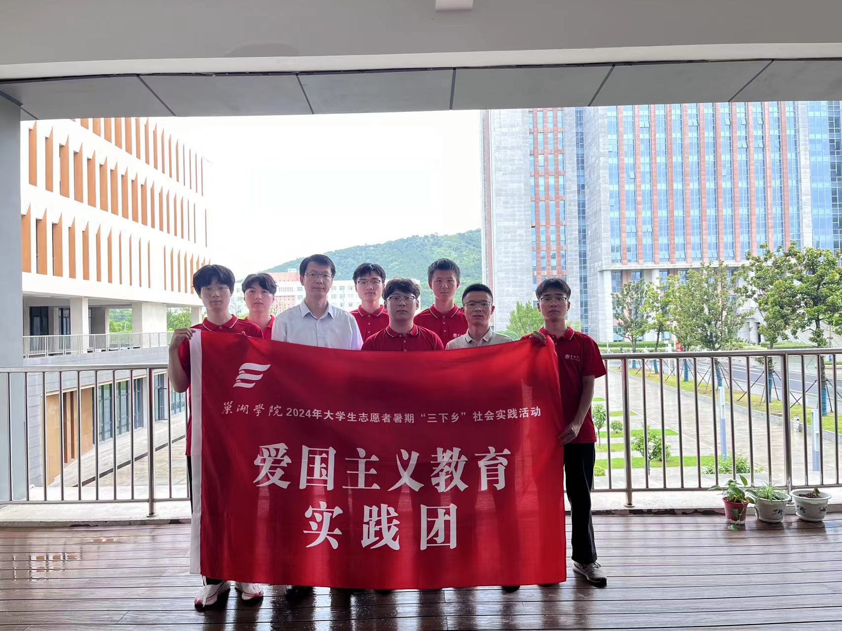 巢湖學(xué)院三下鄉(xiāng)：黨團(tuán)共建促發(fā)展，紅色行動(dòng)鑄黨魂