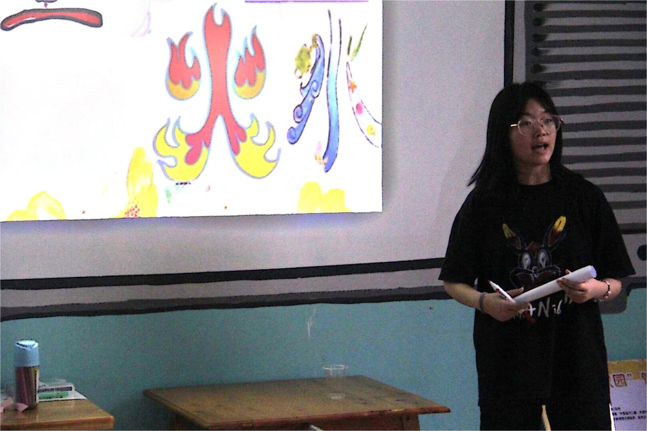 “以‘字’為媒，繪美逐夢” ——武漢紡織大學外經貿學院學子“三下鄉”開展繪畫特色美育活動