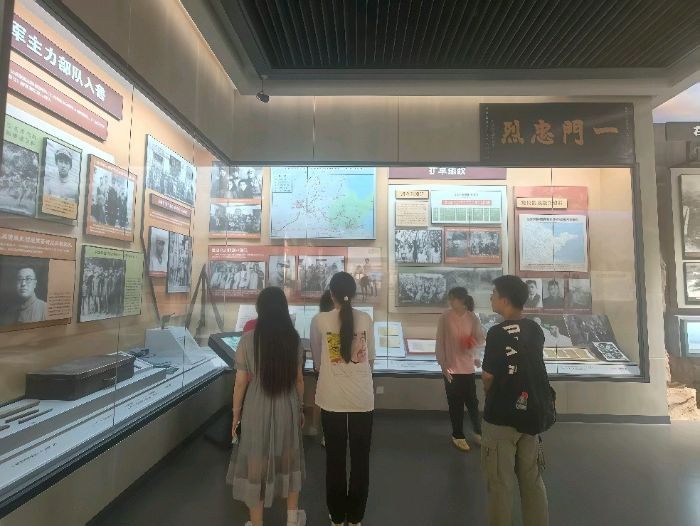 山東中醫(yī)藥大學(xué)青年學(xué)子走進(jìn)老戰(zhàn)士革命紀(jì)念館廉潔展館 學(xué)思悟廉潤初心