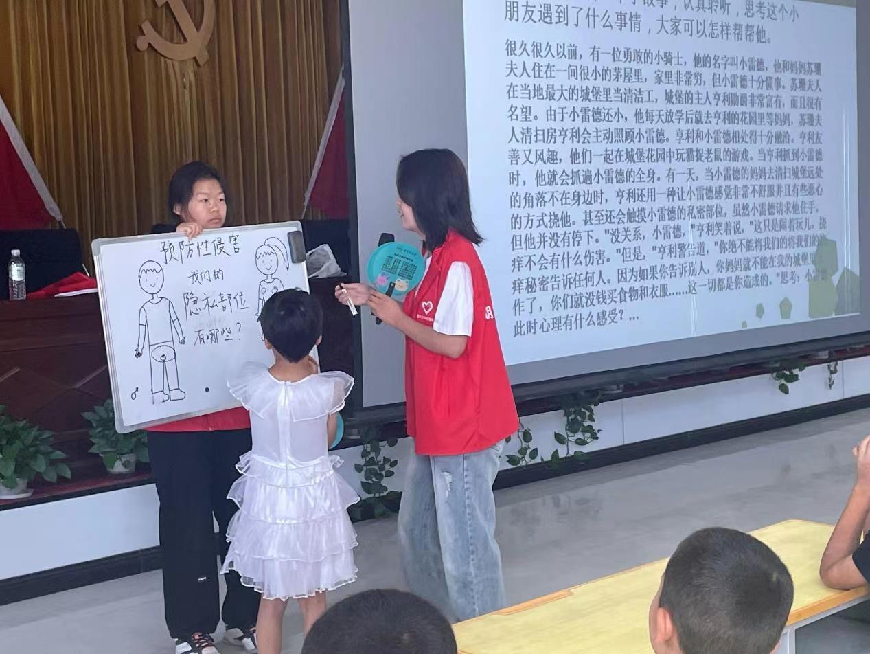 胡楊學子三下鄉|呵護未成年人?普法護航助成長