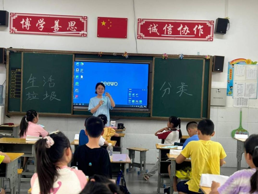 綠色行動(dòng)：武昌理工學(xué)院云夢(mèng)書韻志愿服務(wù)隊(duì)開展“生活垃圾分類”特色課程