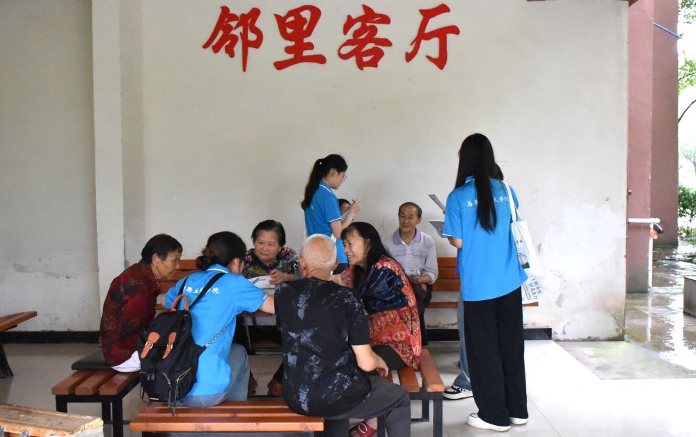 【2024三下鄉】情牽基層“負”，力促負擔除 ——長江師