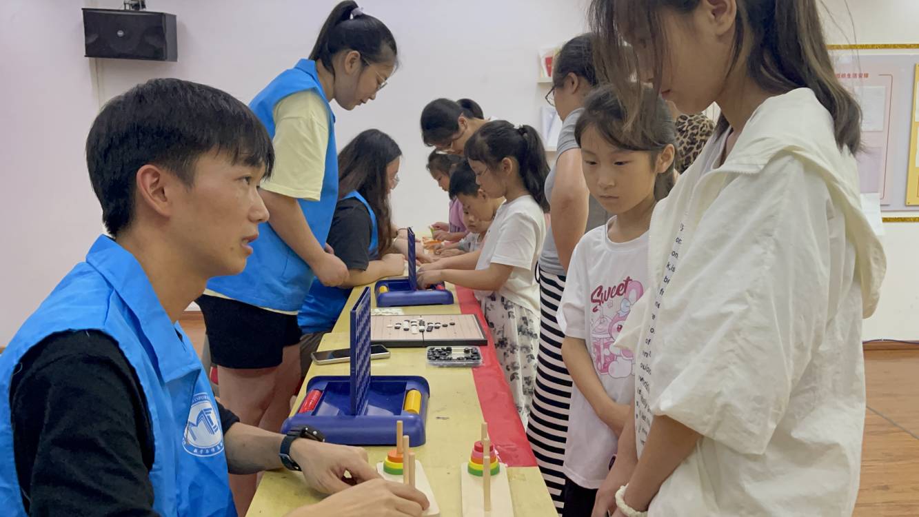 南昌師范學院學子“三下鄉”：趣味數學，歡樂社區行！