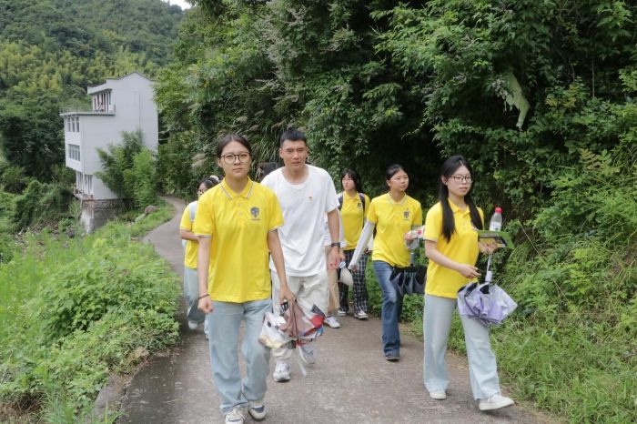  筆墨映初心 勛章照征程 ——浙金院學(xué)子縉云尋訪老黨員傳承紅色基因