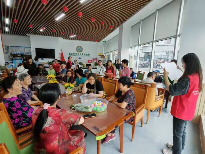 三下鄉暖心行：青春攜手，共繪敬老溫情圖