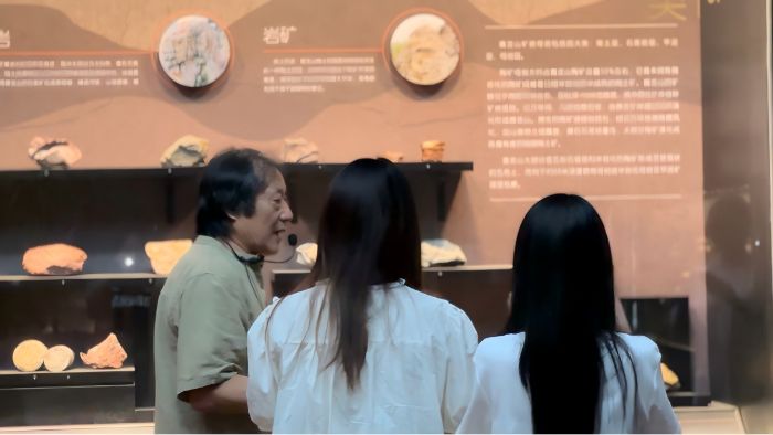 南京財經大學：“泥與火的守望者”團隊深入調研黃龍山紫砂礦源展示館