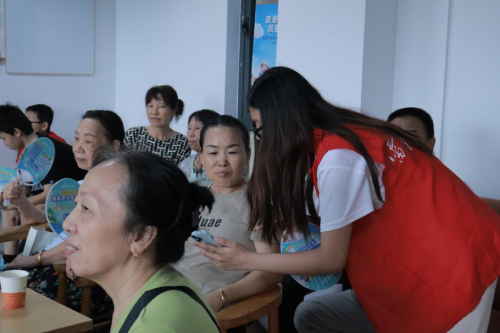 青春湘遇夕陽紅，智能助老暖人心