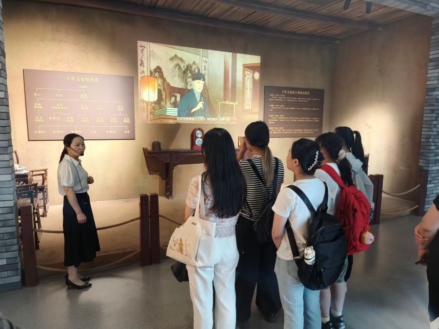 南財學子三下鄉：探訪王步文烈士故居活動