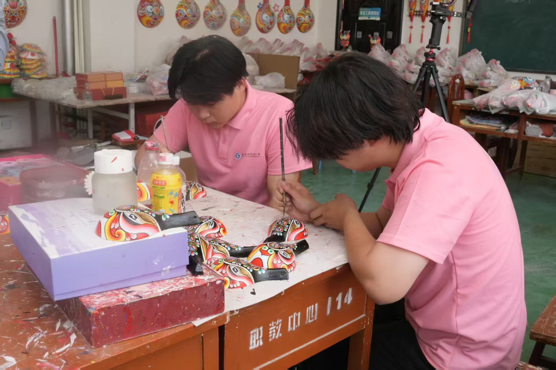 匠心守藝 青春賦能——材料學子探訪非遺大師何萬昌的傳承之路