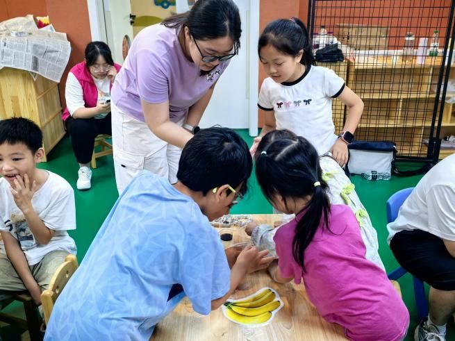 星耀雙城七彩橋團隊暑期三下鄉(xiāng)：實驗趣多多，闖關樂不停——少年科學互動工坊