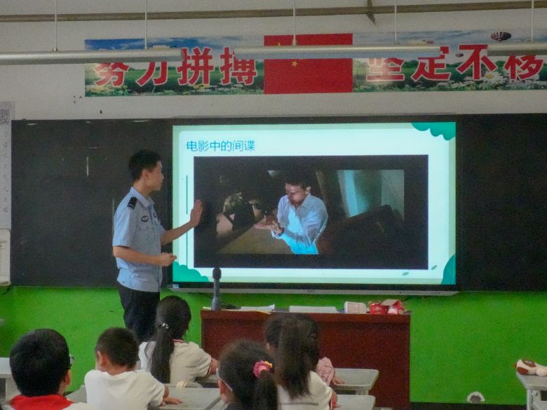 中央司法警官學院青衿知行團赴阜平縣八一希望小學開展國防普法宣傳活動暨2025關愛行動“七彩假期”志愿服務