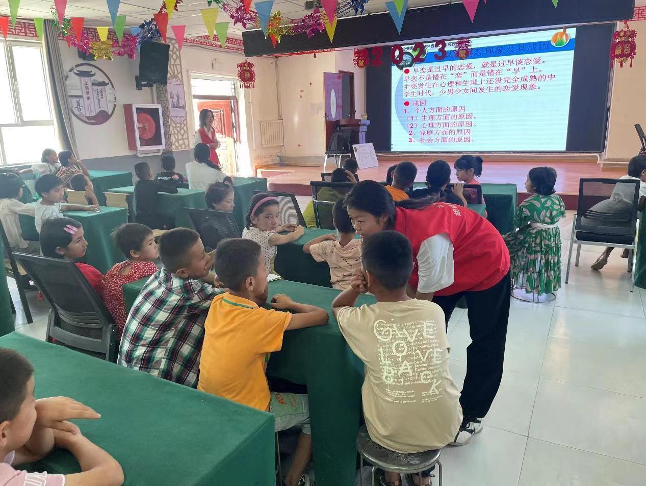 胡楊學子三下鄉|法治陽光照春蕾 普法護航助成長