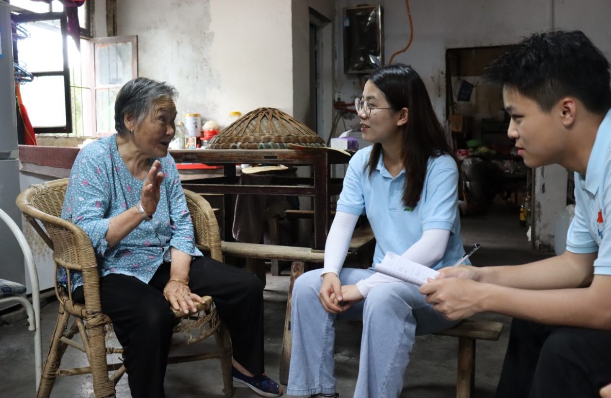 重外院學子三下鄉：鄉村振興顯溫情，慰問老人暖人心