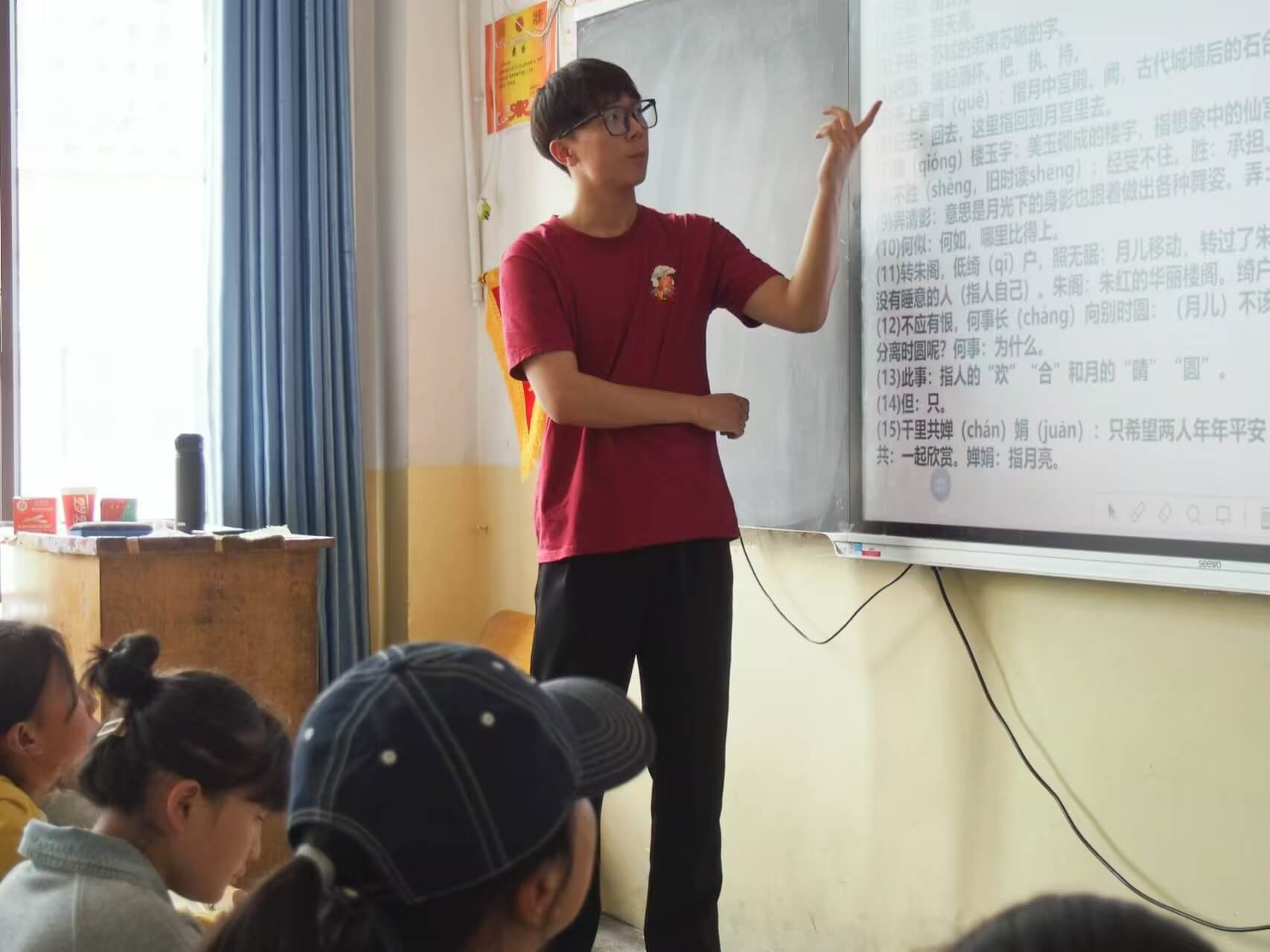 夢想起航，共筑未來——西部夢想?yún)f(xié)會(huì)星火支教隊(duì)舉行開營儀式