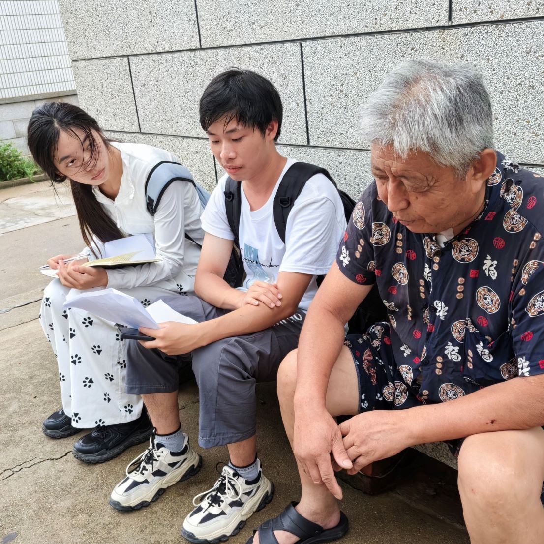西北民族大學(xué)學(xué)子三下鄉(xiāng)：聆村民之聲，繪綠色村莊