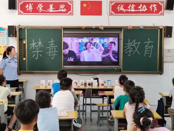“光明之路，共繪未來”——武昌理工學(xué)院云夢書韻志愿服務(wù)隊攜手云夢縣禁毒大隊開展
