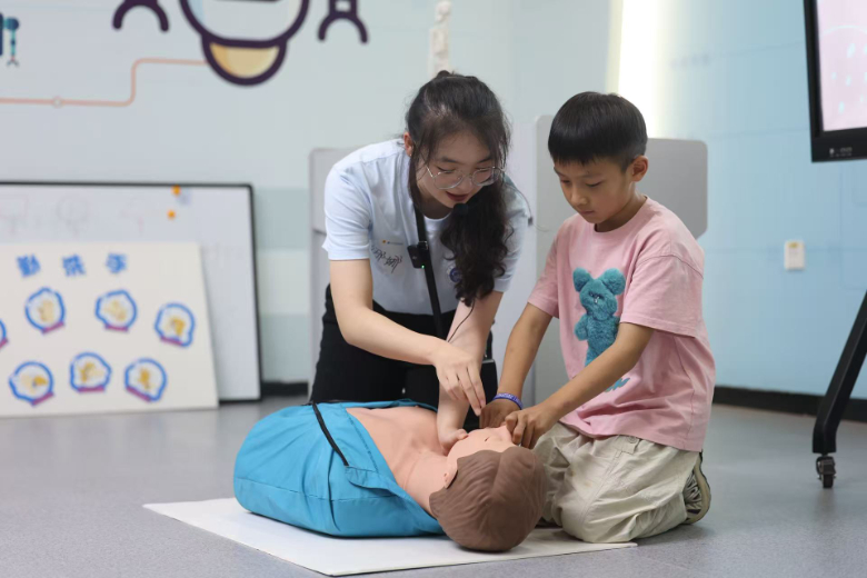 紅醫(yī)賦能社會 童創(chuàng)健康未來——安徽醫(yī)科大學臨床醫(yī)學院三下鄉(xiāng)實踐團科普惠民紀實