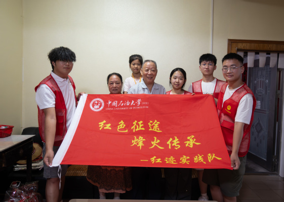 傳承紅色基因，共話長征精神——訪紅軍后代劉年發(fā)先生及其家人