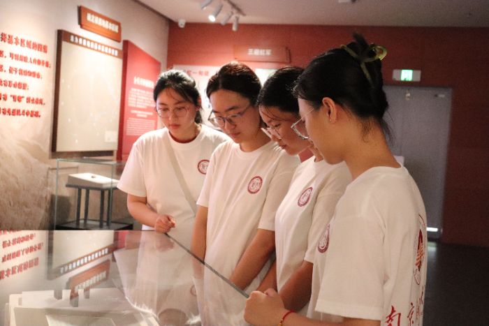 烽火淬初心 八秩鑄豐碑——南財(cái)學(xué)子赴革命紀(jì)念館開展抗戰(zhàn)勝利80周年主題實(shí)踐