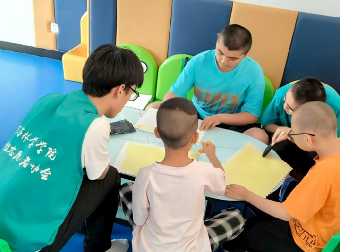 青禾筑夢，植愈時光//藍曬遇童真，愛與歡樂行