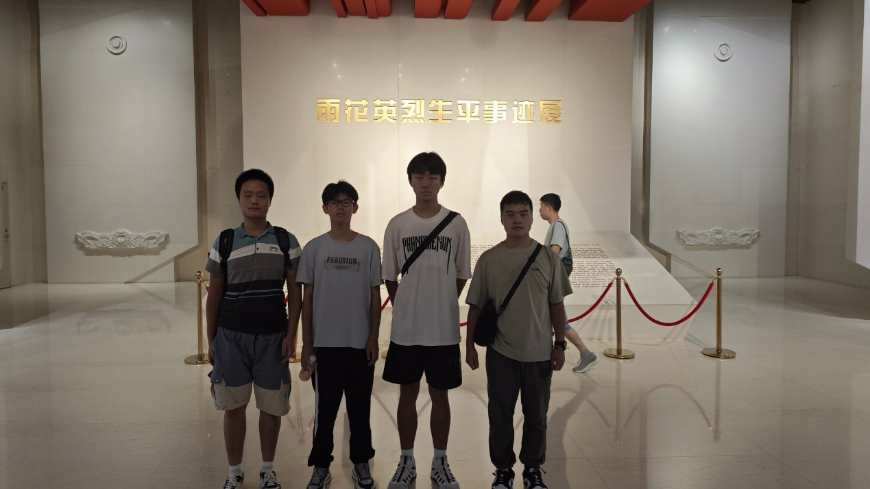 南財(cái)學(xué)子雨花臺(tái)前憶英烈，會(huì)計(jì)心中鑄國(guó)魂