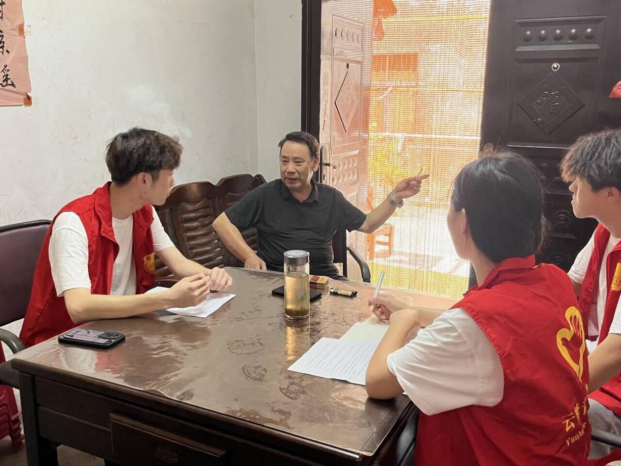 “故事傳心間，使命肩上擔”武昌理工學院云夢書韻志愿服務隊開展老黨員關懷行動