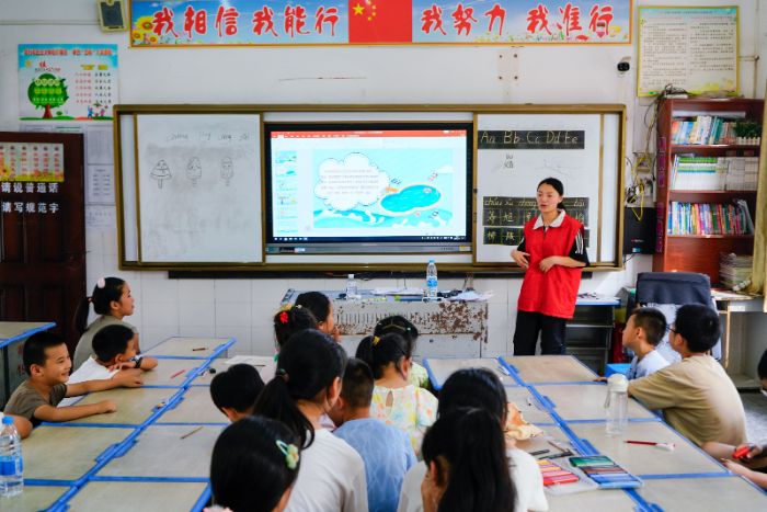 “醫(yī)”路守護(hù) “泳”往安全——湖北醫(yī)藥學(xué)院碧血丹心社會(huì)實(shí)踐隊(duì)在柳陂鎮(zhèn)中心小學(xué)開展防溺水安全教育實(shí)踐活動(dòng)