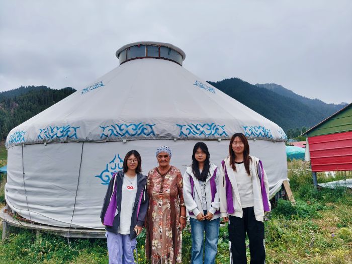 西安翻譯學院譯心牧歌絲路實踐團深入南山牧場：體驗民俗文化，踐行生態保護