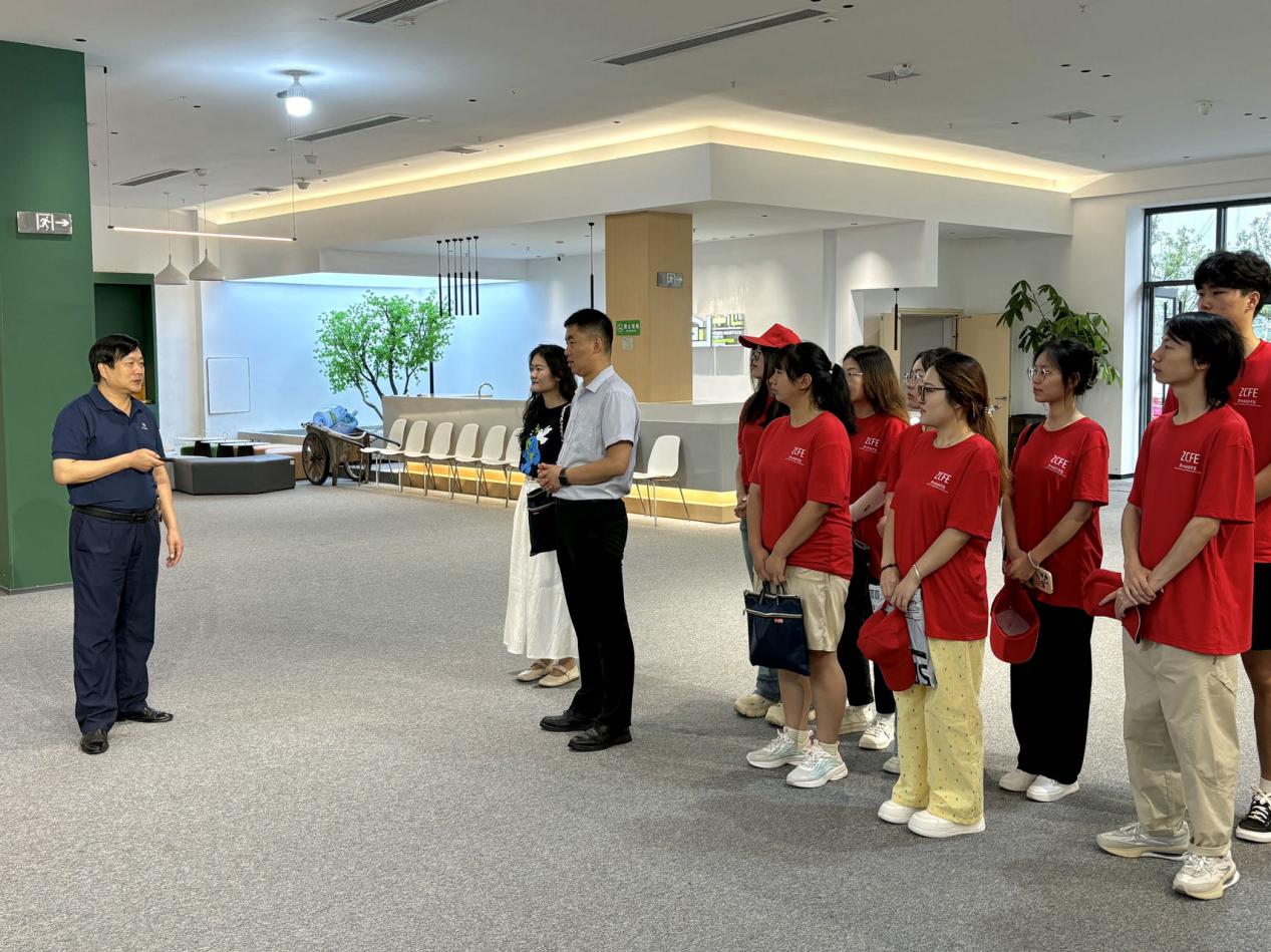鄭州財經(jīng)學(xué)院“E路同行”暑期社會實踐團赴潢川縣青創(chuàng)中心及雙柳電商小鎮(zhèn)開展調(diào)研活動